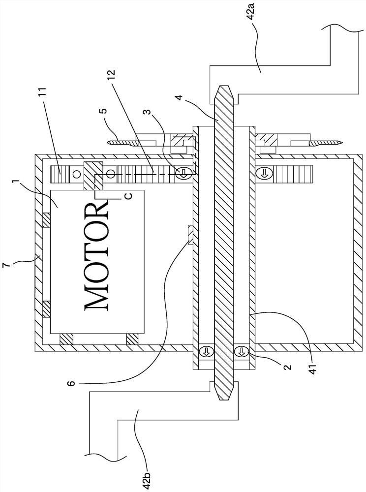 Torque detection device for electric bicycles that can detect the pedaling torque at both ends of the crankshaft