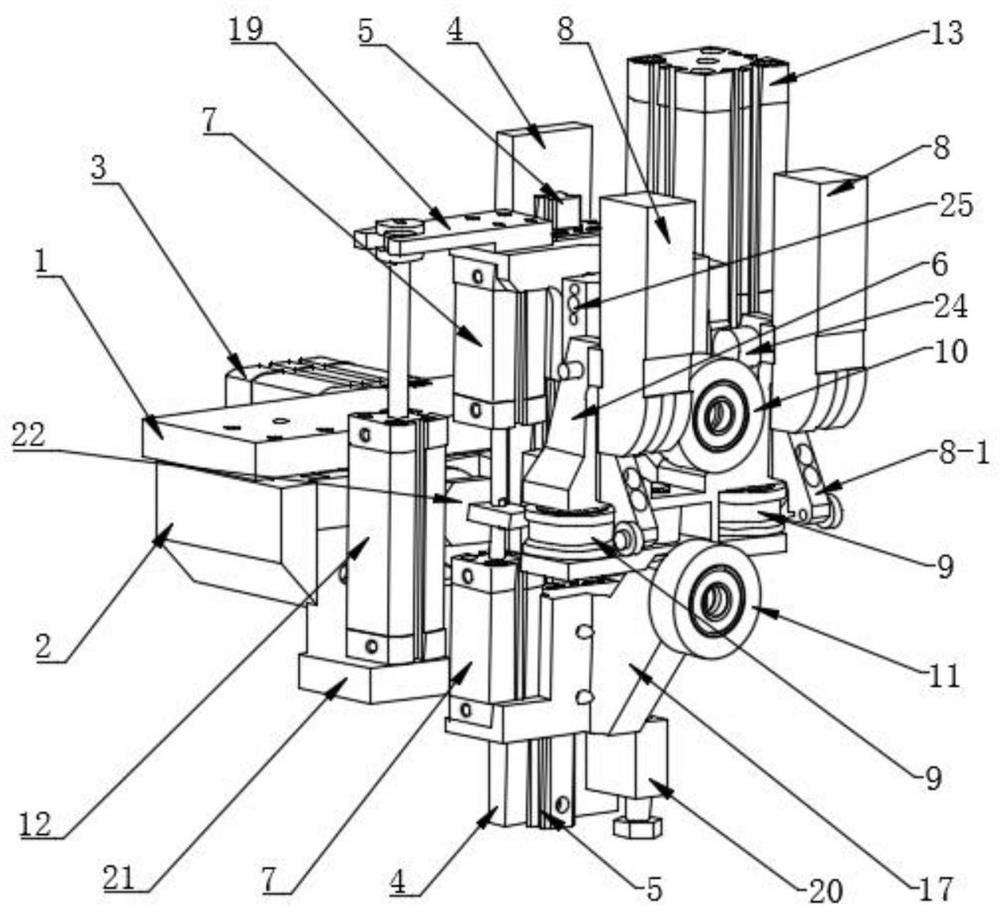 Automatic clamping strip mounting device and mounting method thereof