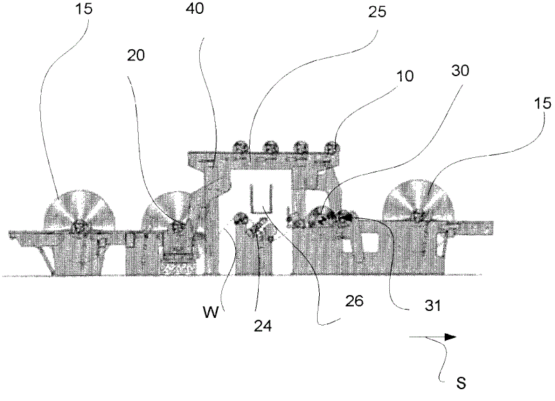 Fiber web winding machine and method