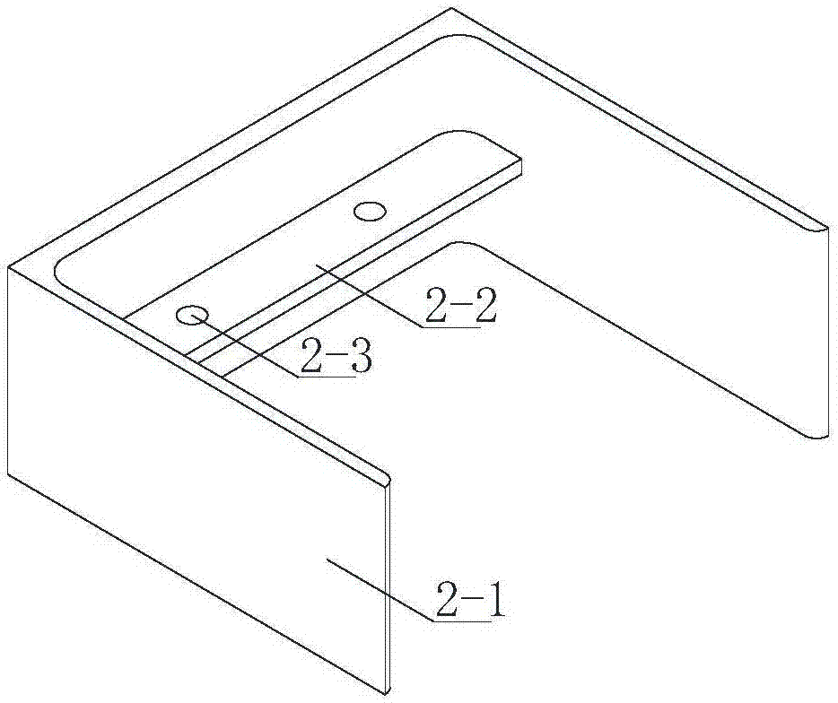 A flexible connection device and masonry method for a masonry filling wall and a main frame