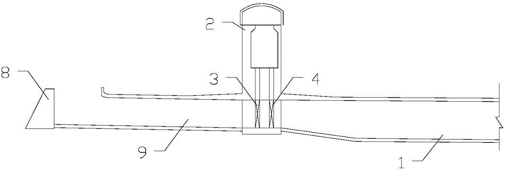 Diversion tunnel structure capable of overhauling lock chamber sections of tunnels