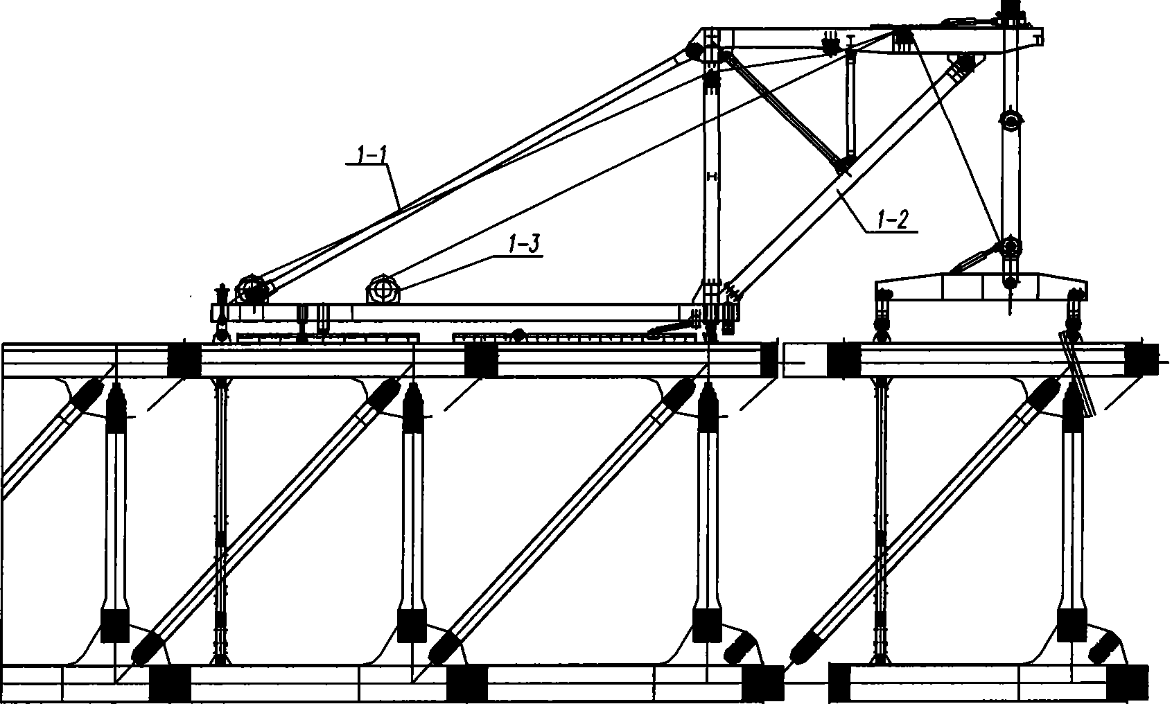 Girderr crane using three-point statically indeterminate hoisting system