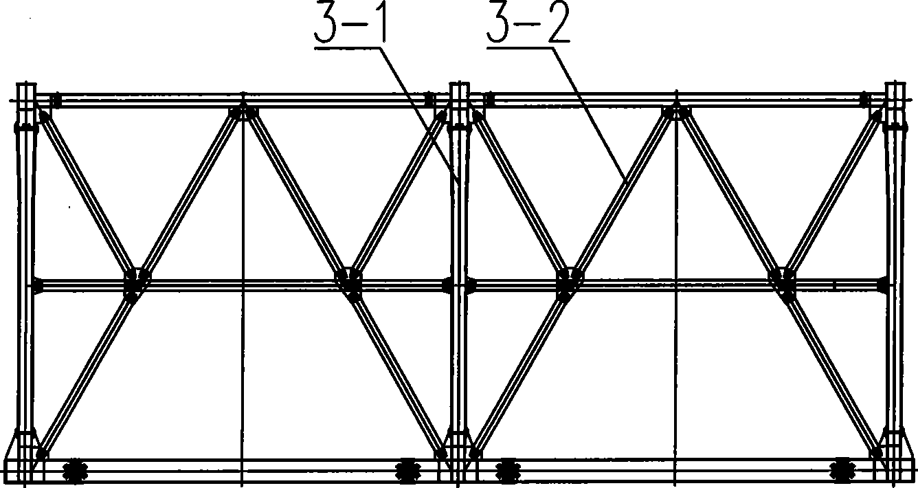 Girderr crane using three-point statically indeterminate hoisting system