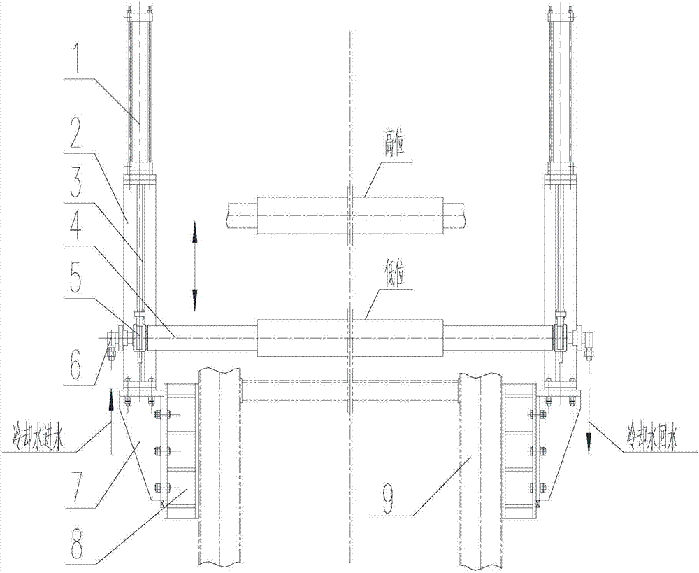 Conveying device of roller hearth furnace