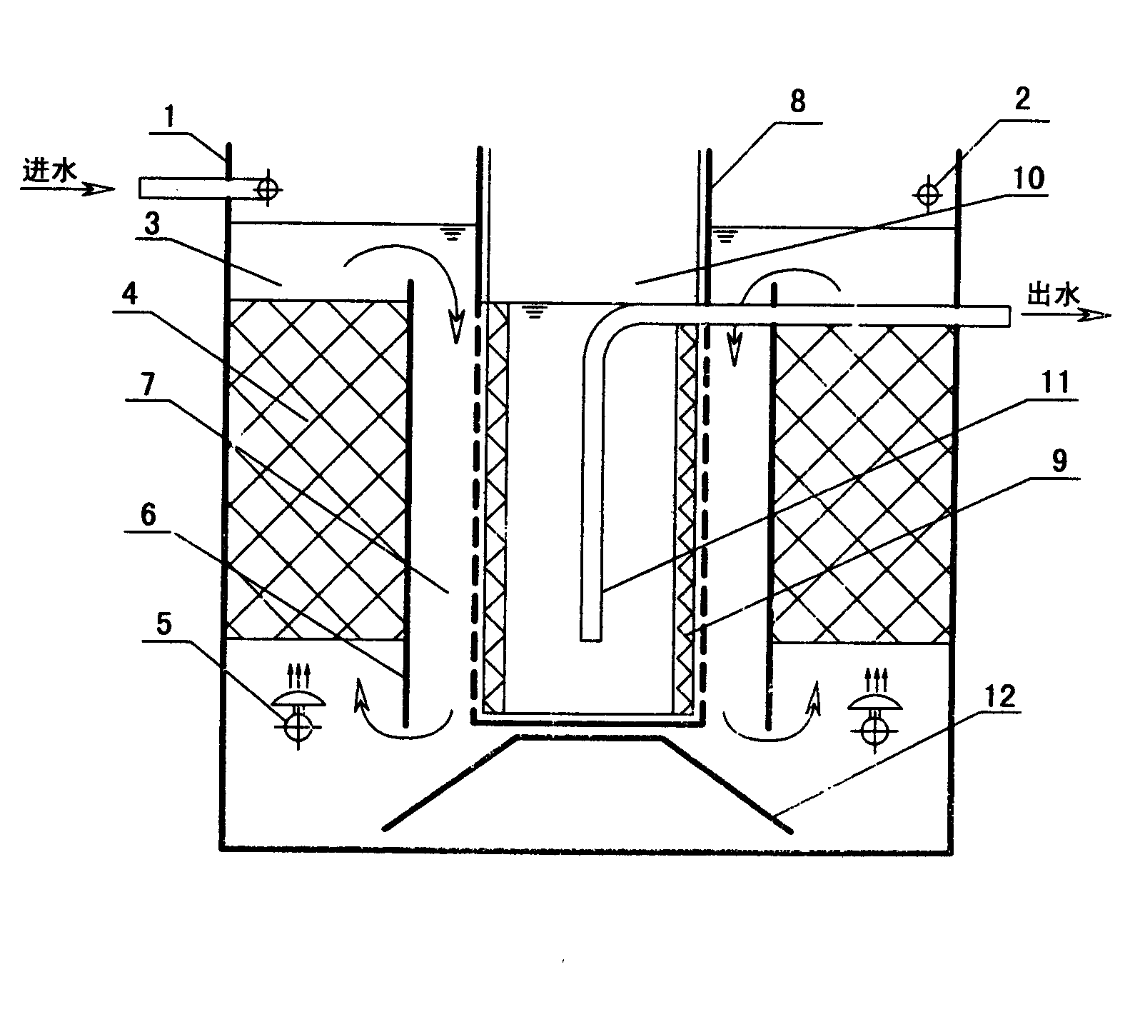 Self-forming dynamic membrane biological reaction sewage treatment device