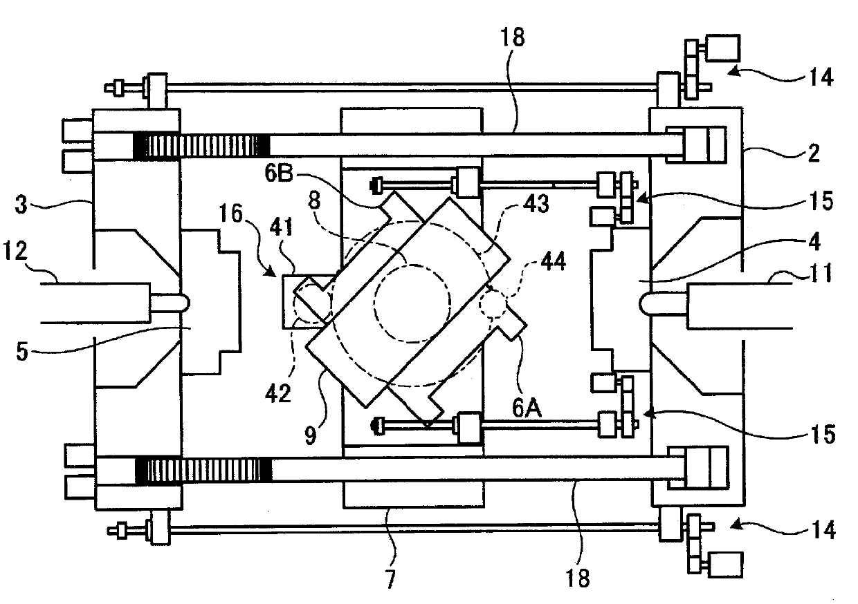Injection molding machine for molding double materials and control method thereof