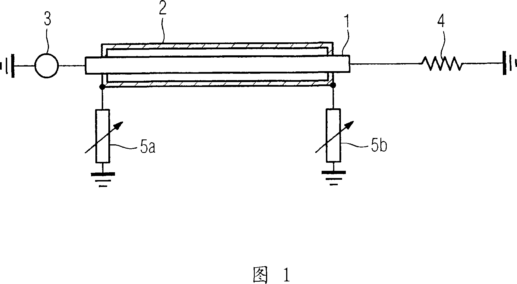 Electric energy transmitting device with a phase conductor and an screen conductor