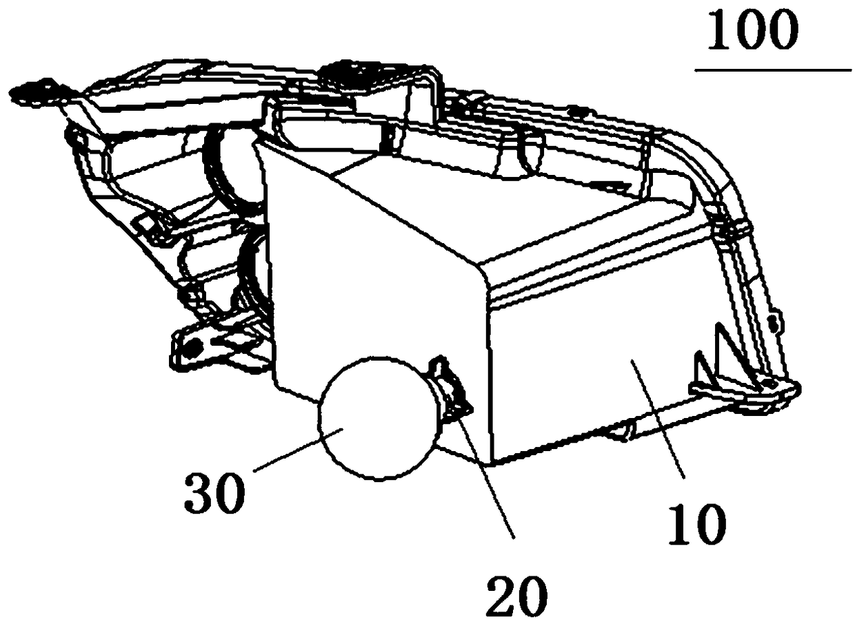 Lamp with special anti-fog structure and vehicle with lamp