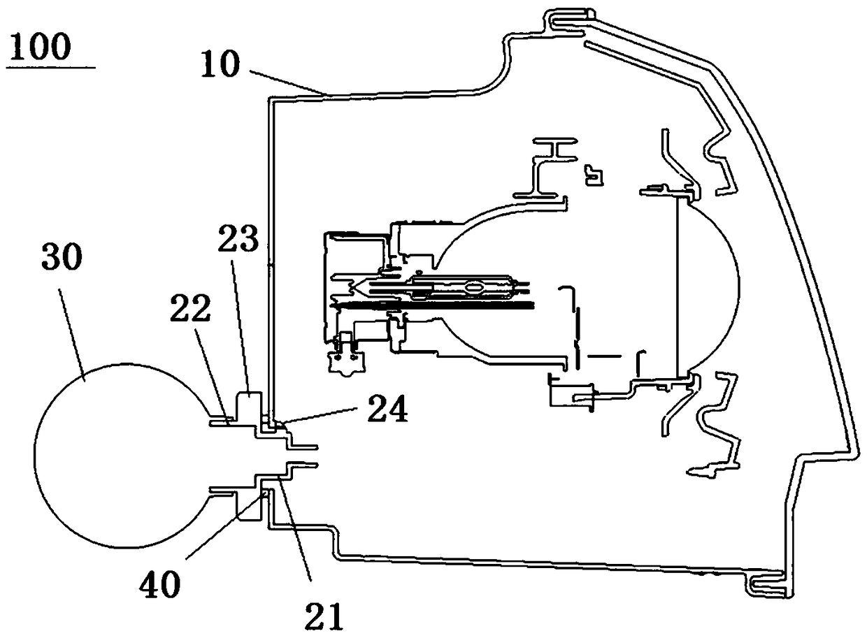 Lamp with special anti-fog structure and vehicle with lamp