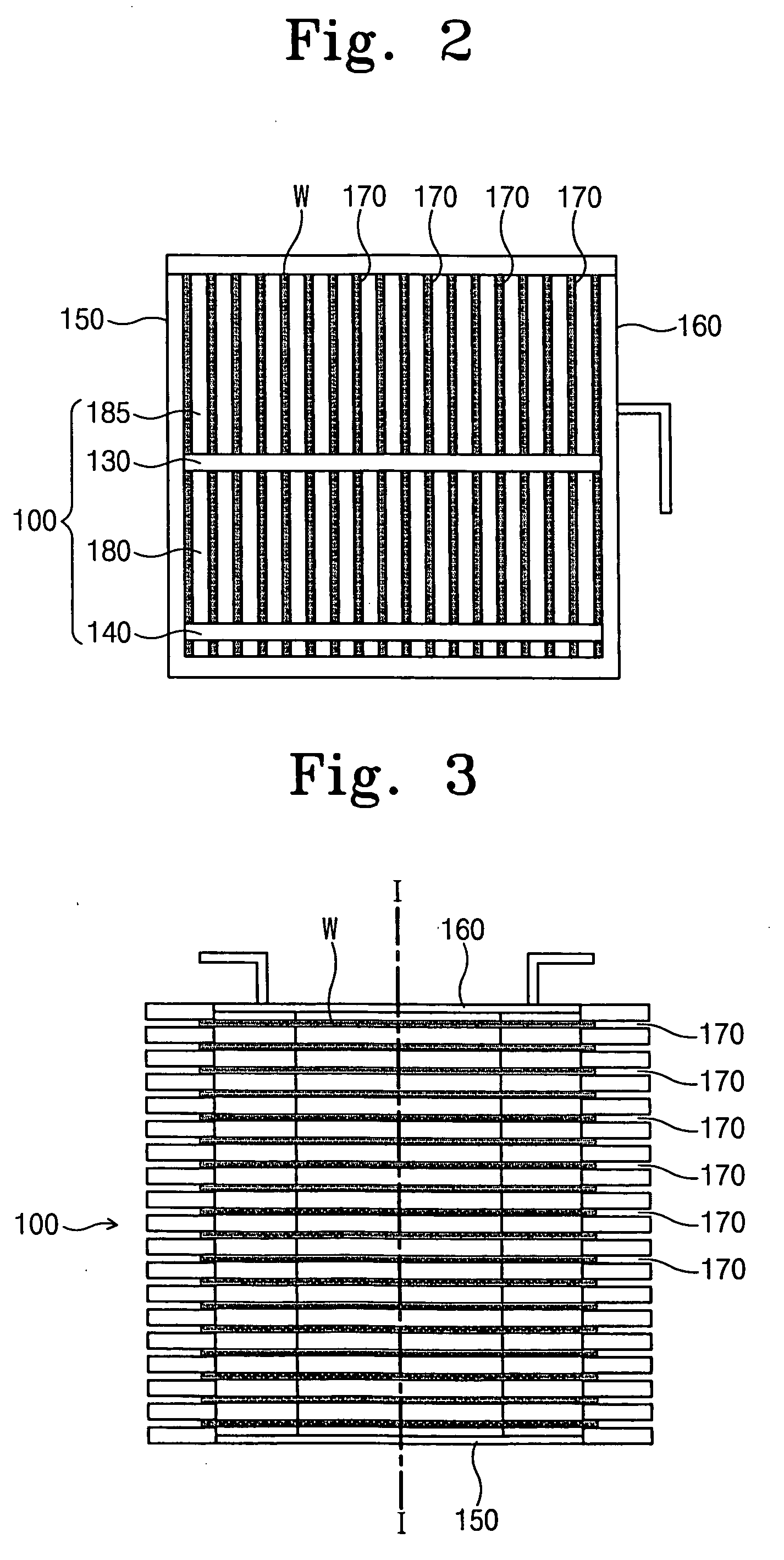 Wafer carrier for minimizing contacting area with wafers