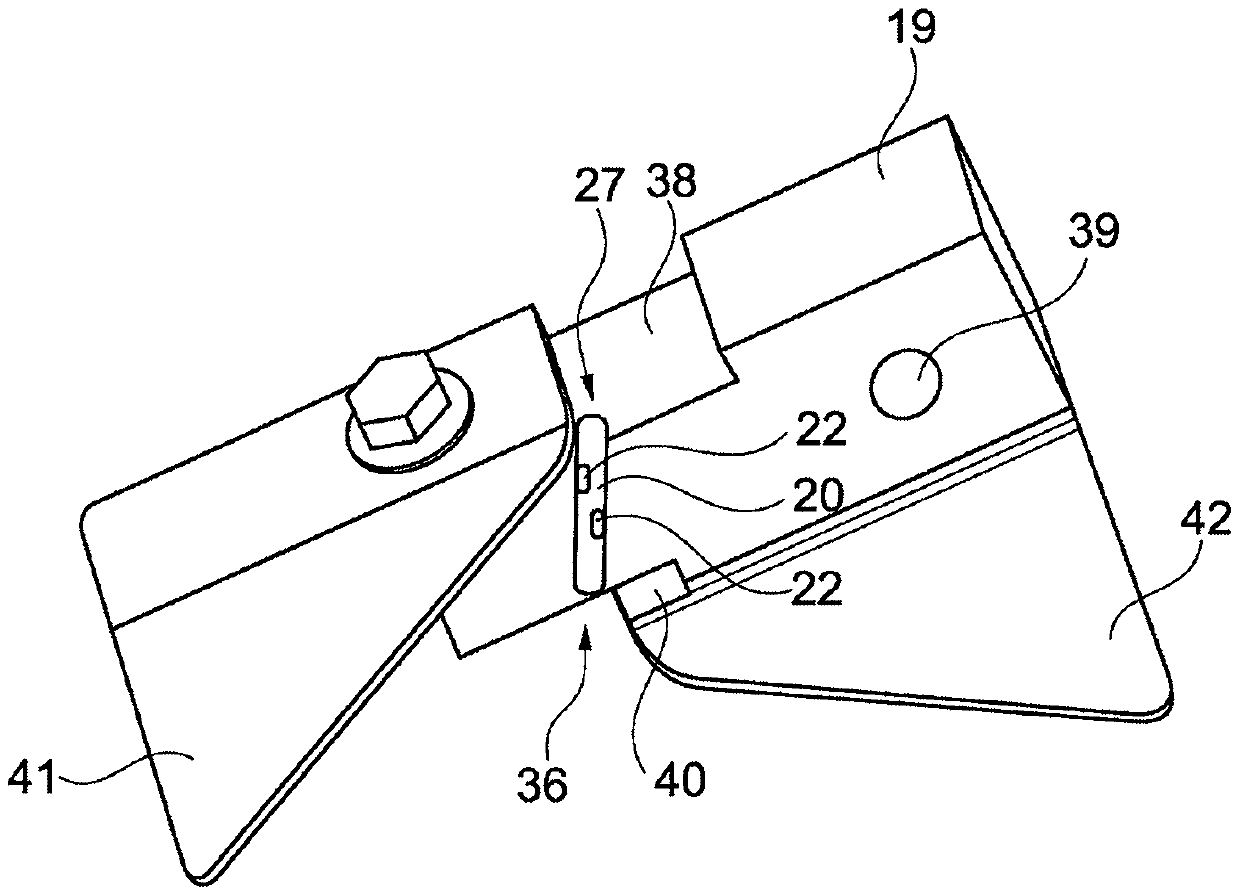 Yarn splicing device for stations of textile machines producing cross-wound bobbins