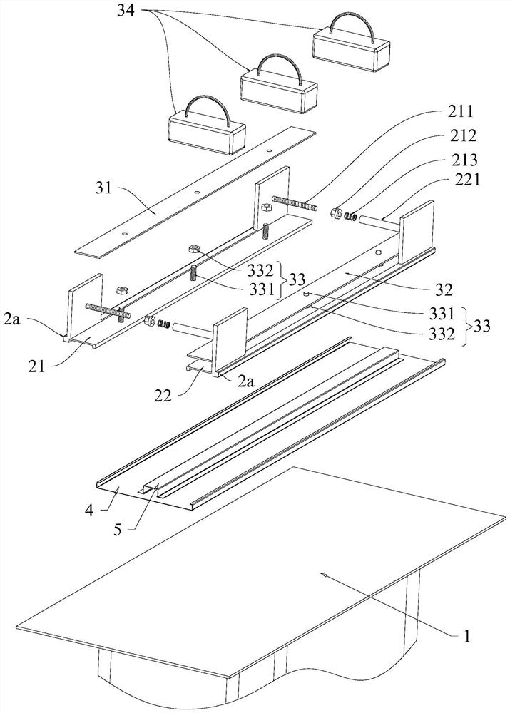 Tool clamp for manufacturing elevator mirror surface decoration wallboard