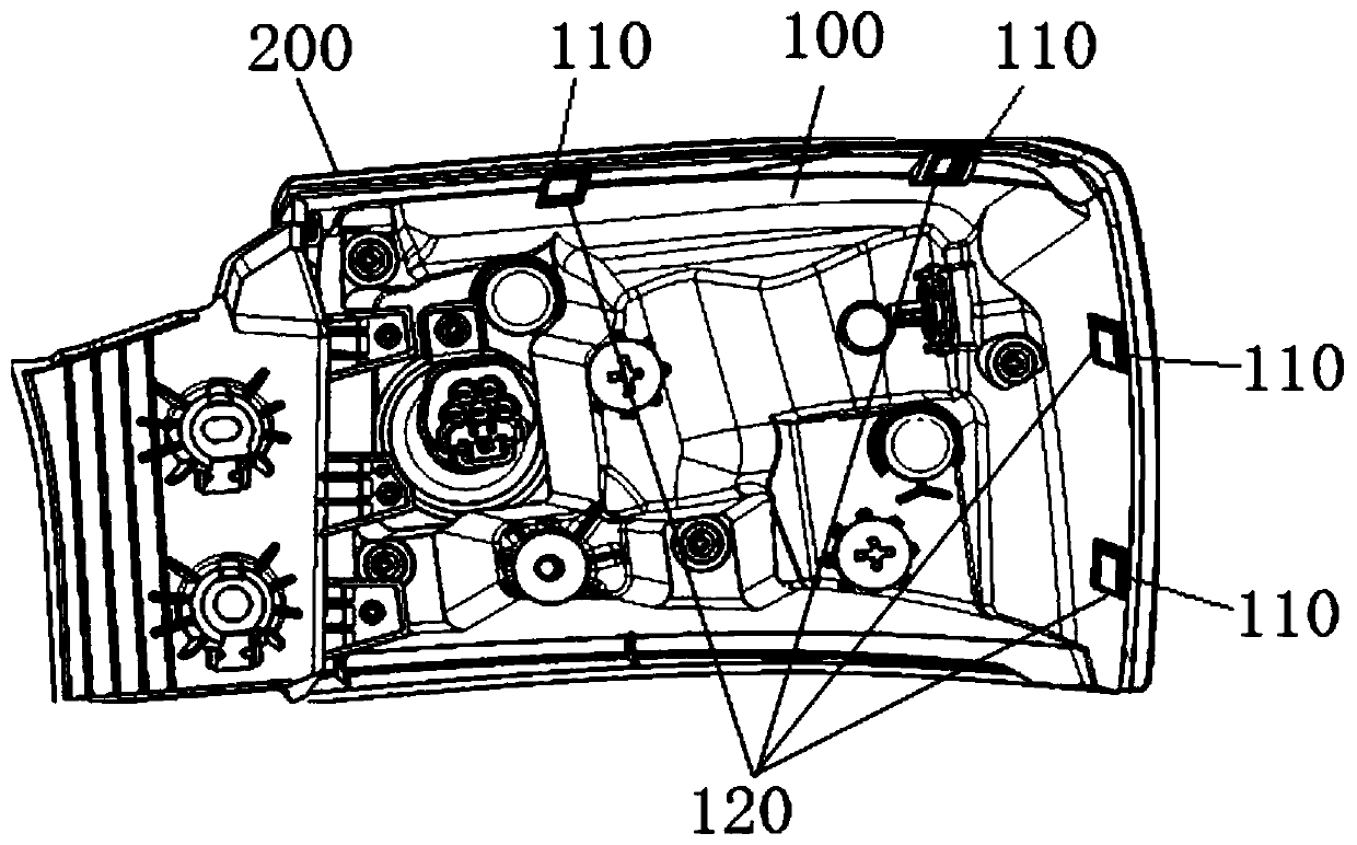 Reinforcing structure for vehicle tail light preventing vehicle body interference and manufacturing method thereof