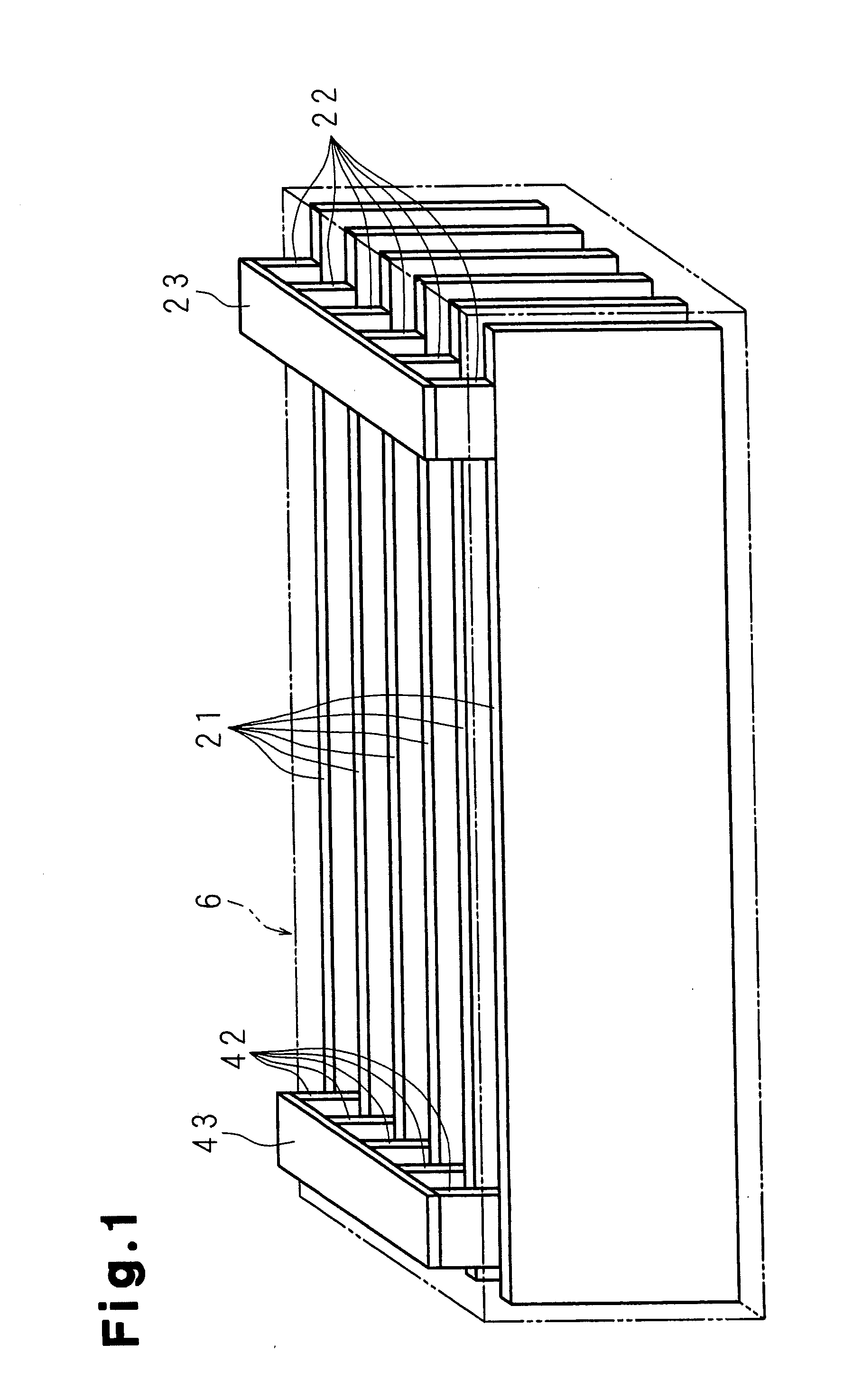 Molten-salt battery and molten-salt battery connected body