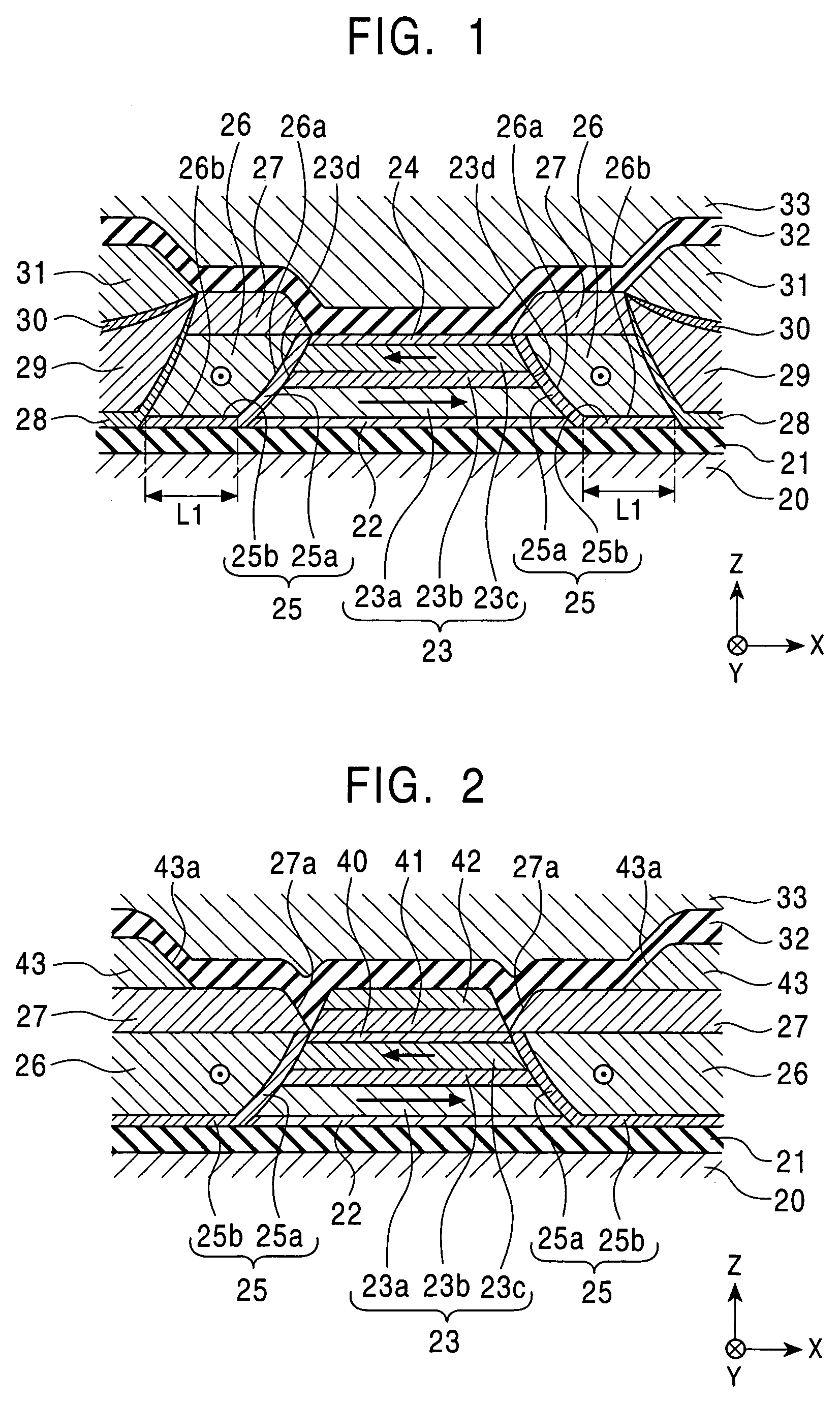 Magnetic detecting element having pinned magnetic layers disposed on both sides of free magnetic layer