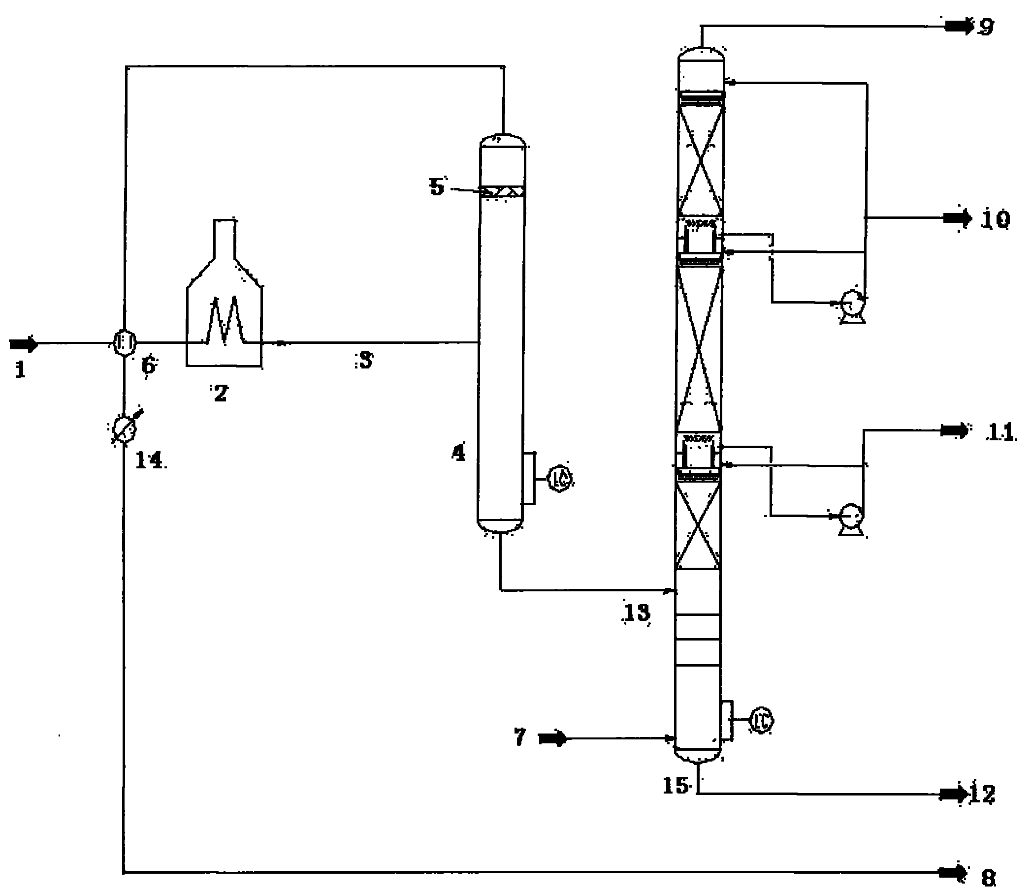 Distillate yield improving vacuum distillation method and device