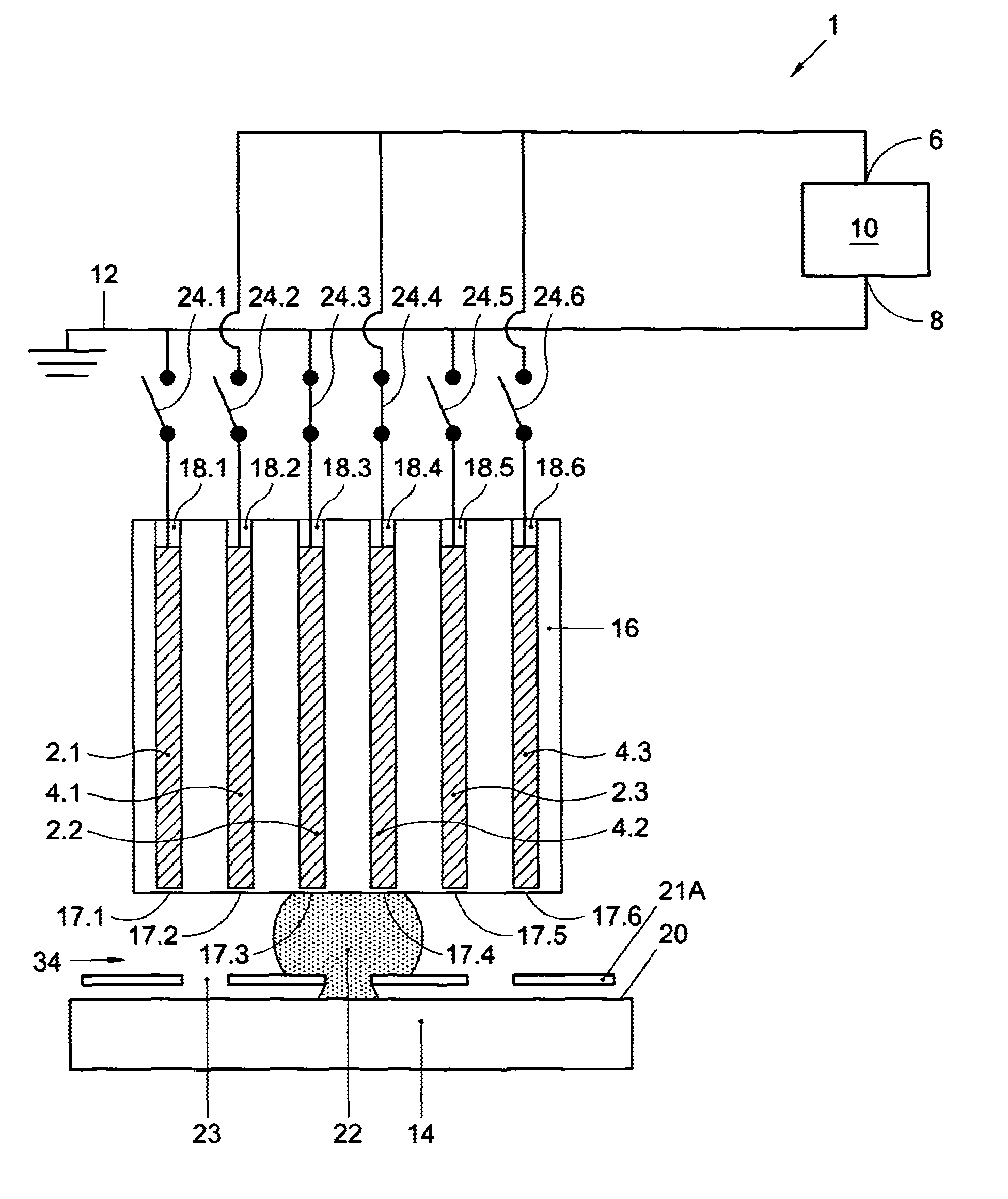 Device and method for generating a plasma discharge for patterning the surface of a substrate