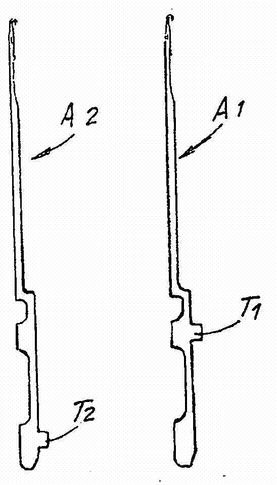 Knitting machine with mutually differentiated control channels for the needles