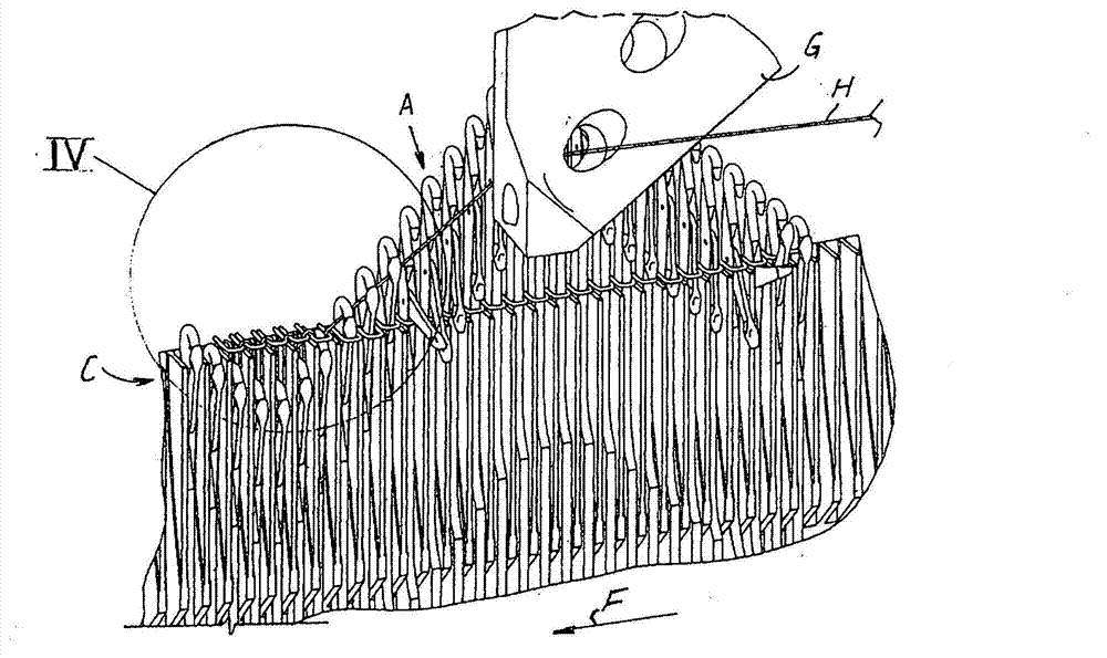 Knitting machine with mutually differentiated control channels for the needles