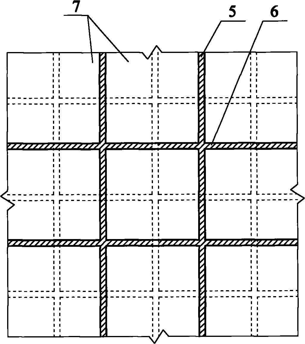 Anti-seismic combination slab for earth and rockfill dam and construction method thereof