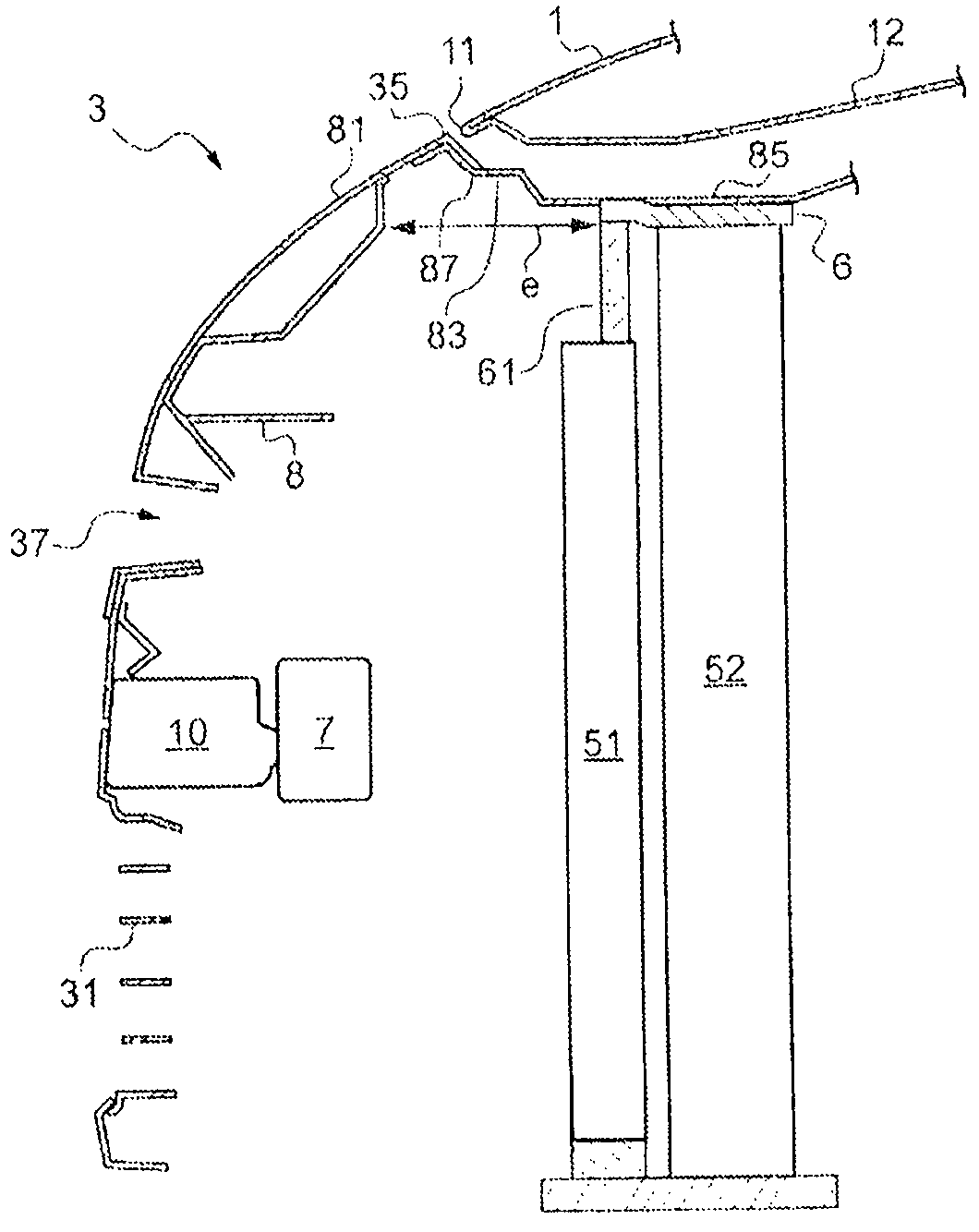 Automobile comprising a front bumper with a central portion extending as far as the bonnet of said vehicle