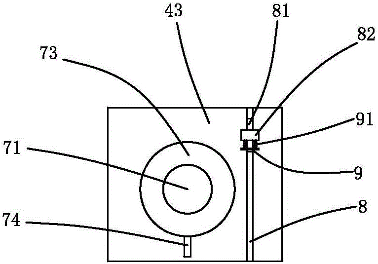 Glass engraving device and glass production method adopting glass engraving device