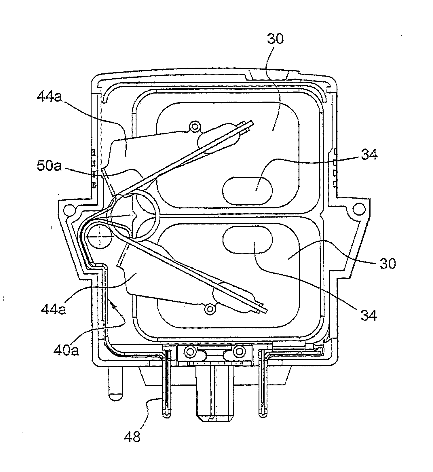 Varistor comprising an electrode having a protruding portion forming a pole and protection device comprising such a varistor