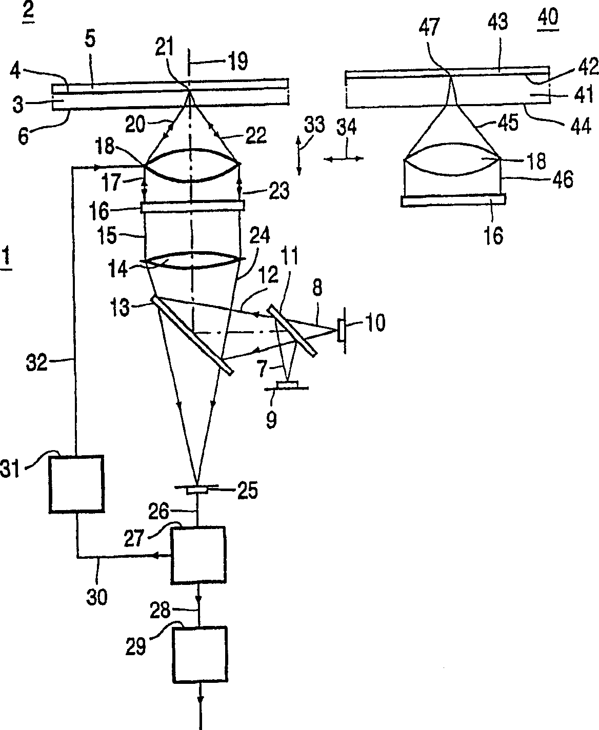 Optical head for scanning record carrier