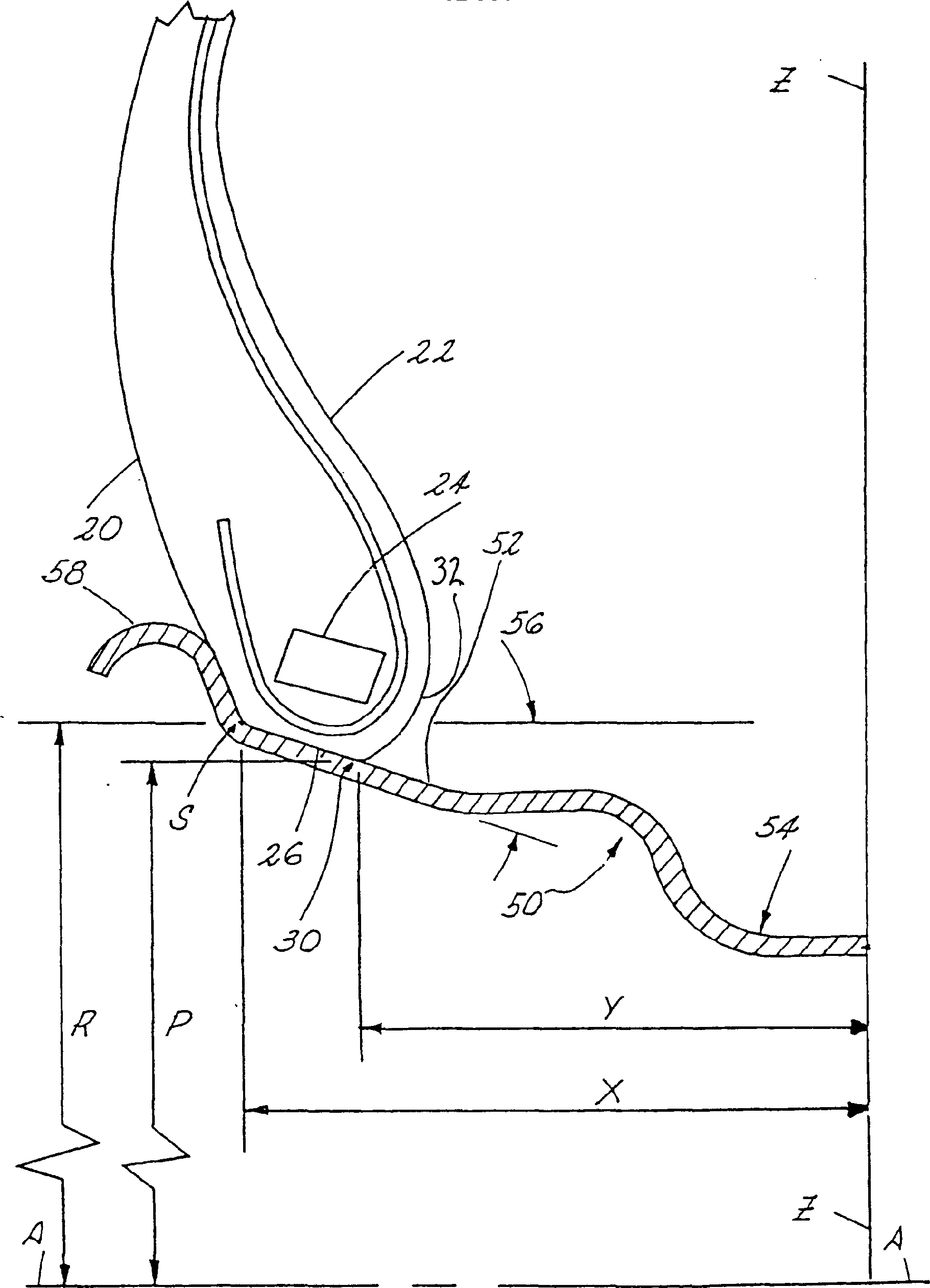 Tire with rounded bead toe and mold for forming the tire