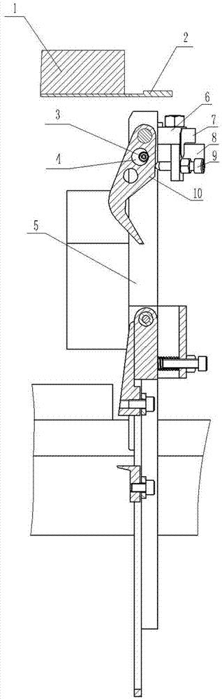 Ear folding mechanism of pasting box machine