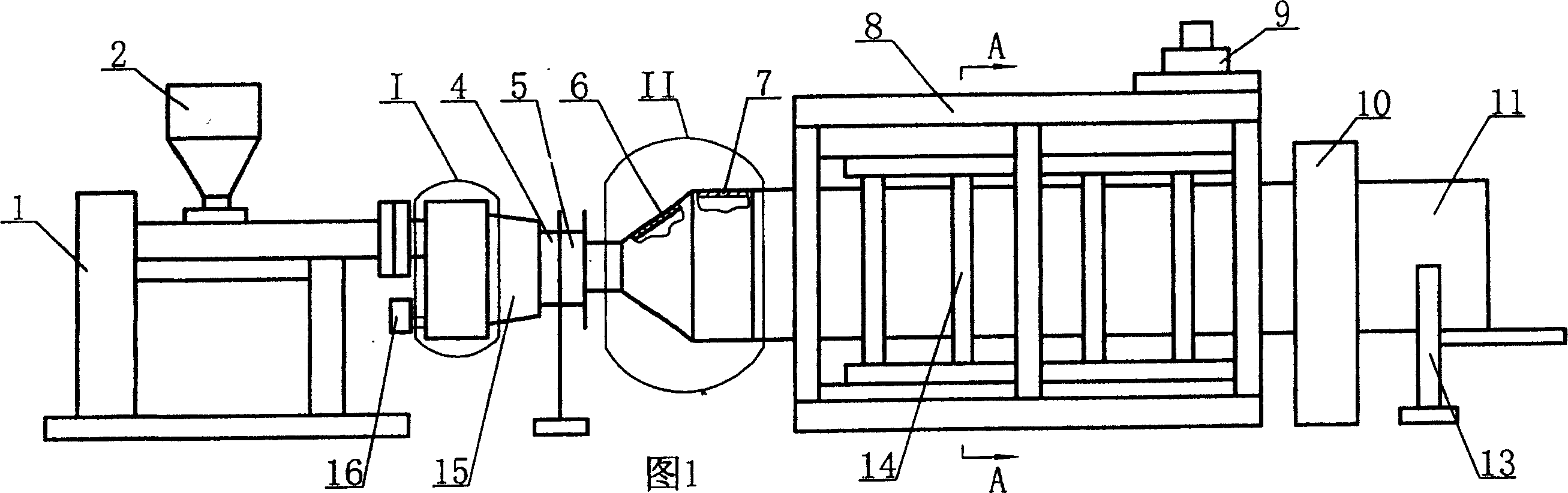 Reinforced polyethylene pipe with super high molecular weight, manufacturing method and apparatus thereof