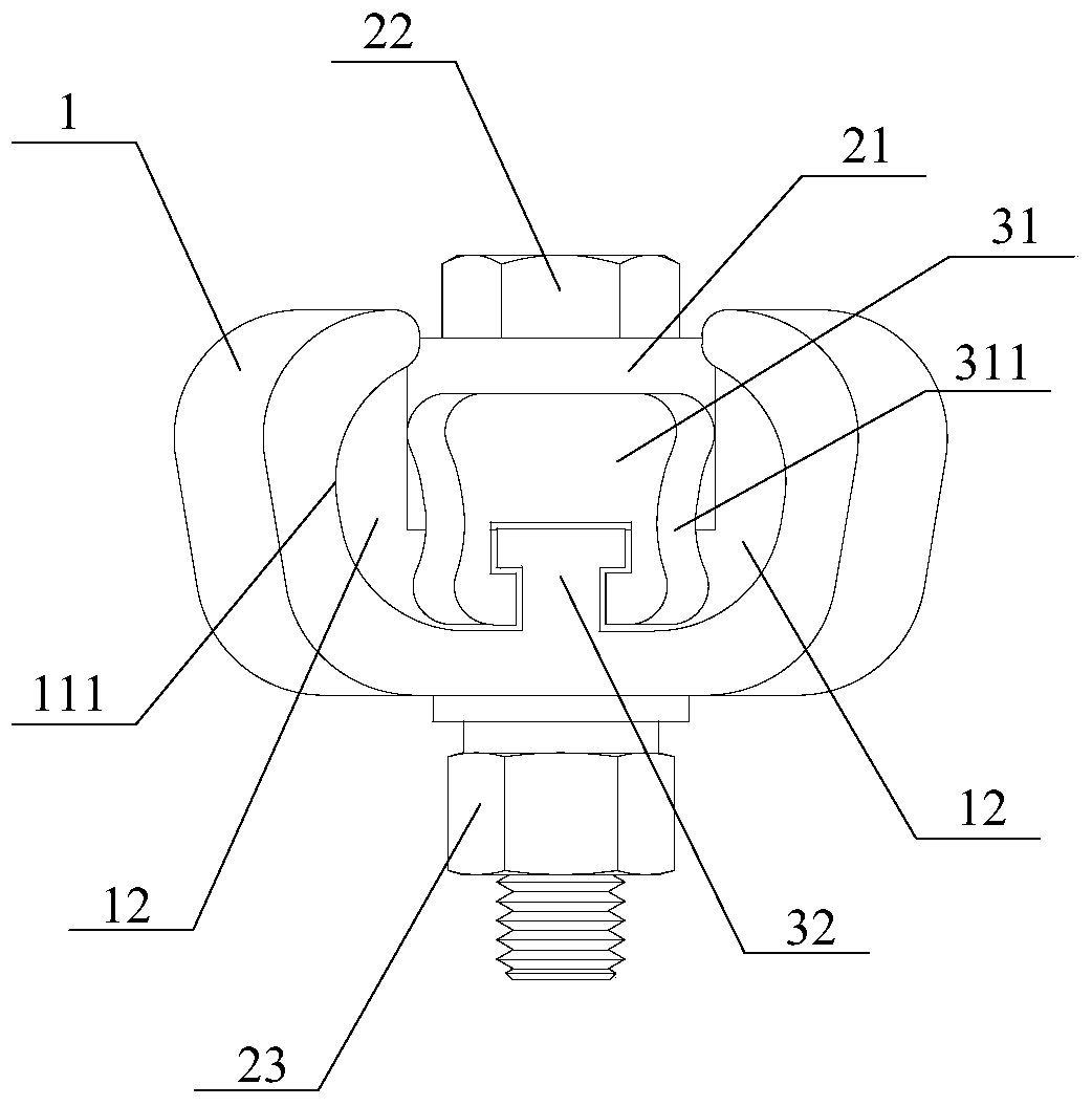 Wedge bolt type connection clamp and transmission tower