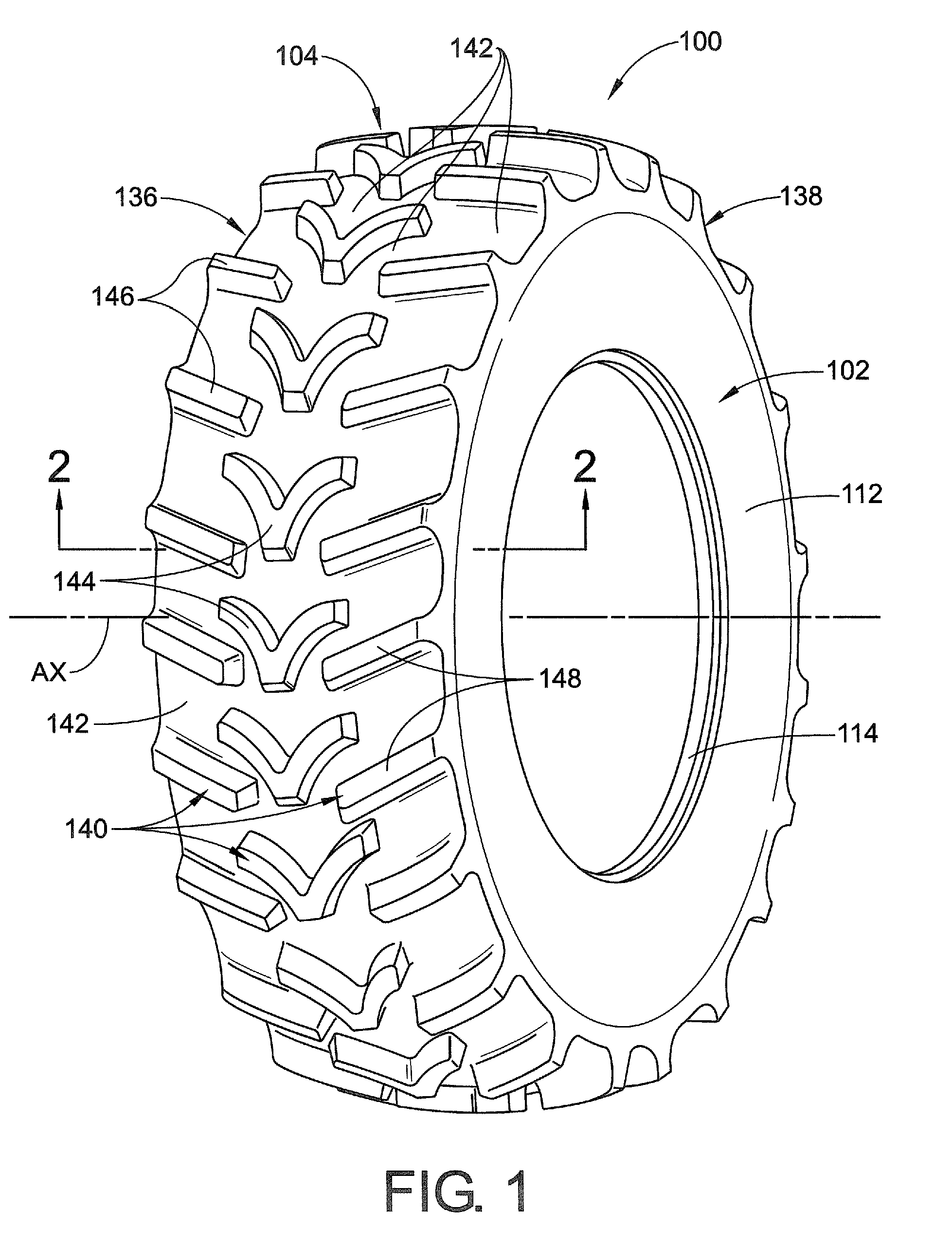 Tire with noise-reducing tread pattern