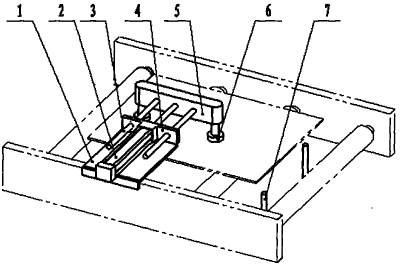 Automatic iron sheet positioning device on conveying belt