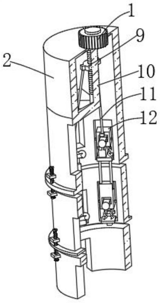 Injection molding clamp suitable for workpieces of different sizes