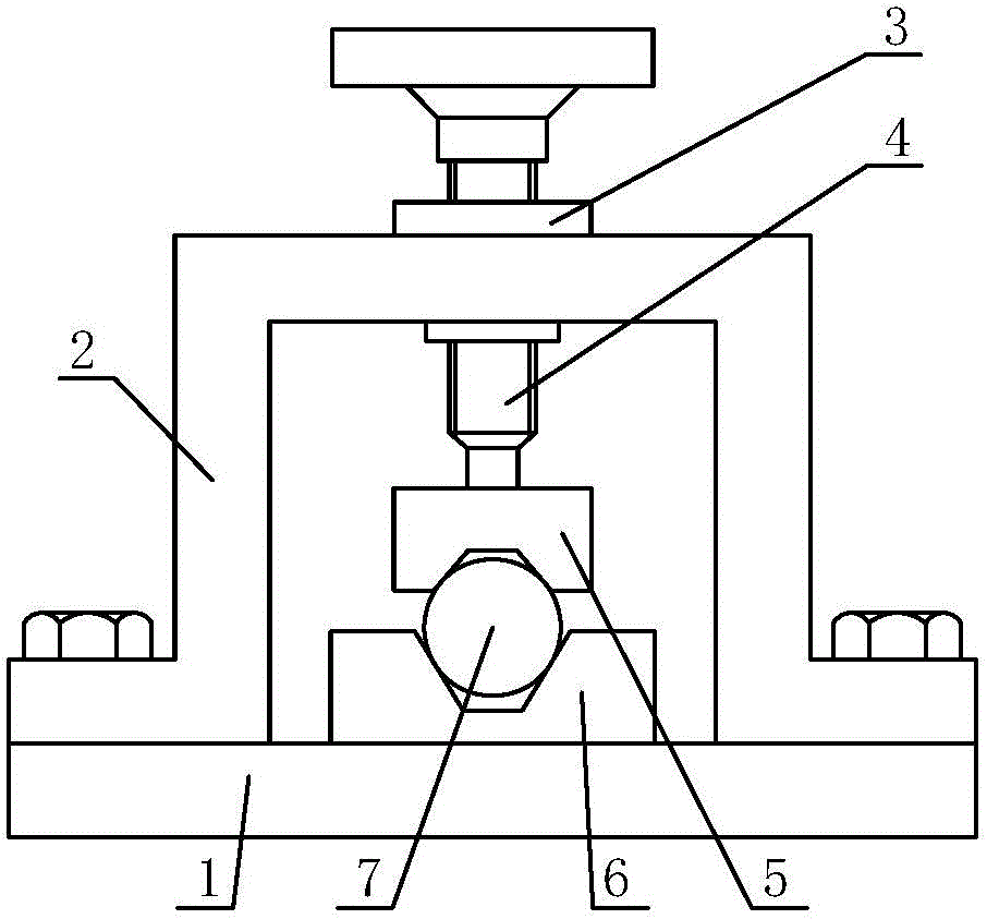 Manual self-locking pressing clamp for columnar workpiece