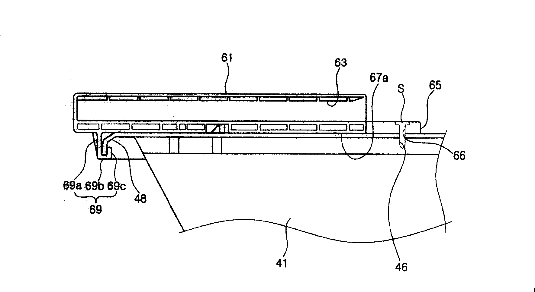 Pallet stretching-out device for refrigerator