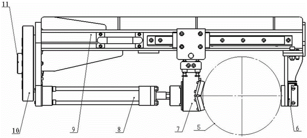Rotating manipulator for snatching rotation of round bar