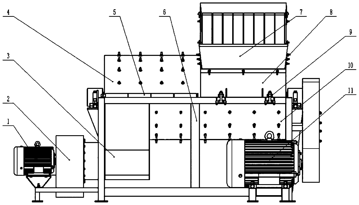 A kind of pasture grinder with three crushing chambers