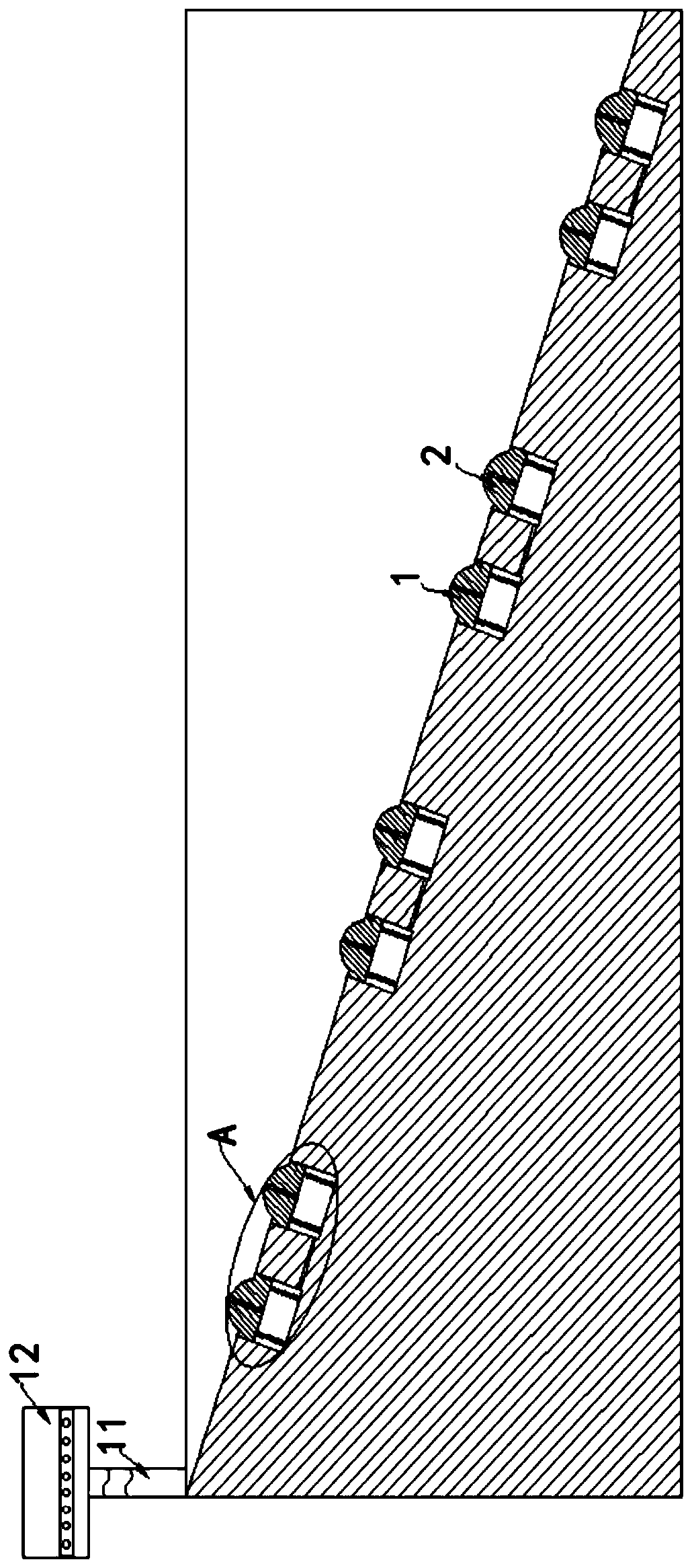 Anti-slope-slipping structure with warning function