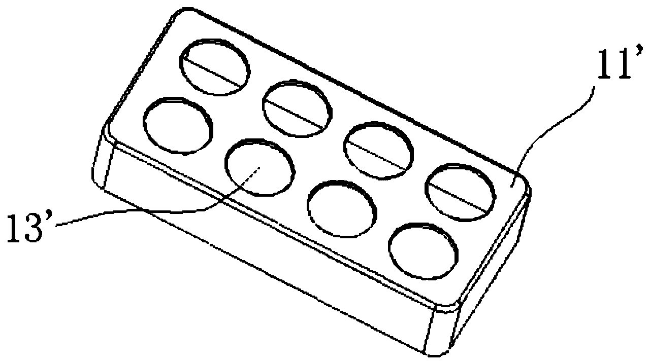 Antiskid egg rack and refrigerator with same