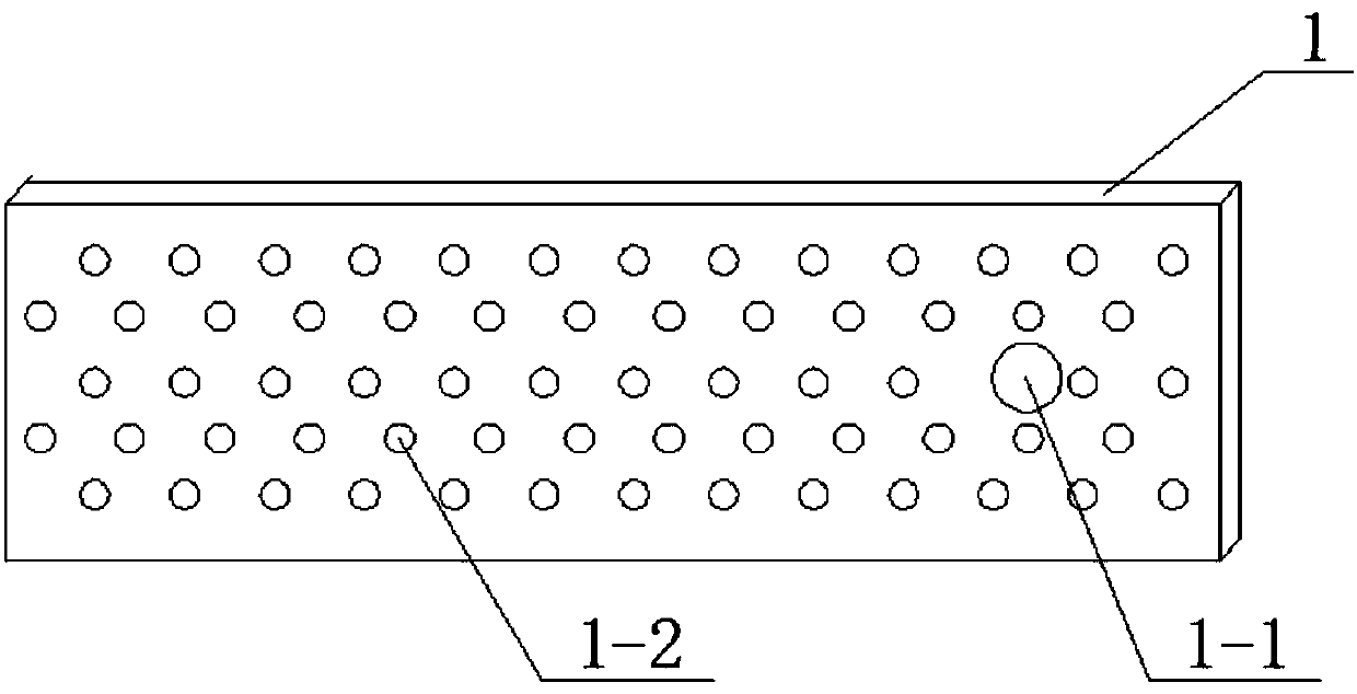 Mite-killing tablet for honeybees and preparation method of mite-killing tablet