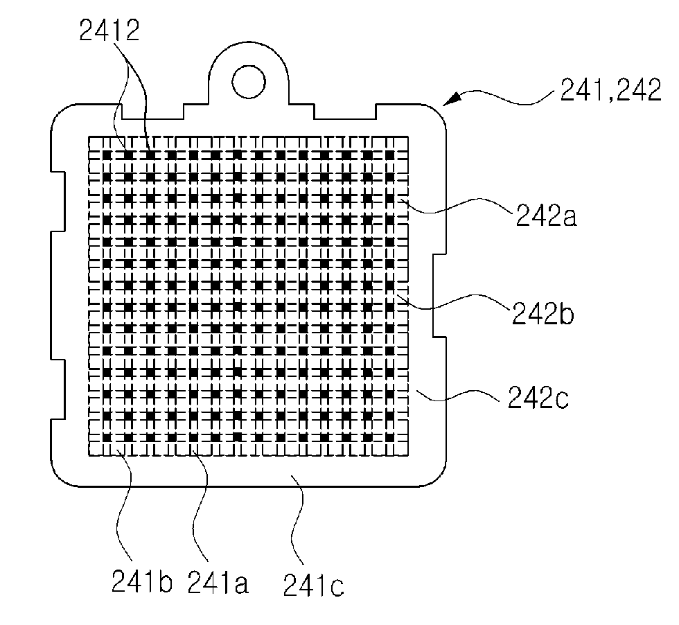 Manufacturing method of medical sterilized isotonic solution having low-concentratedly controlled free chlorine including hypochlorous acid therein