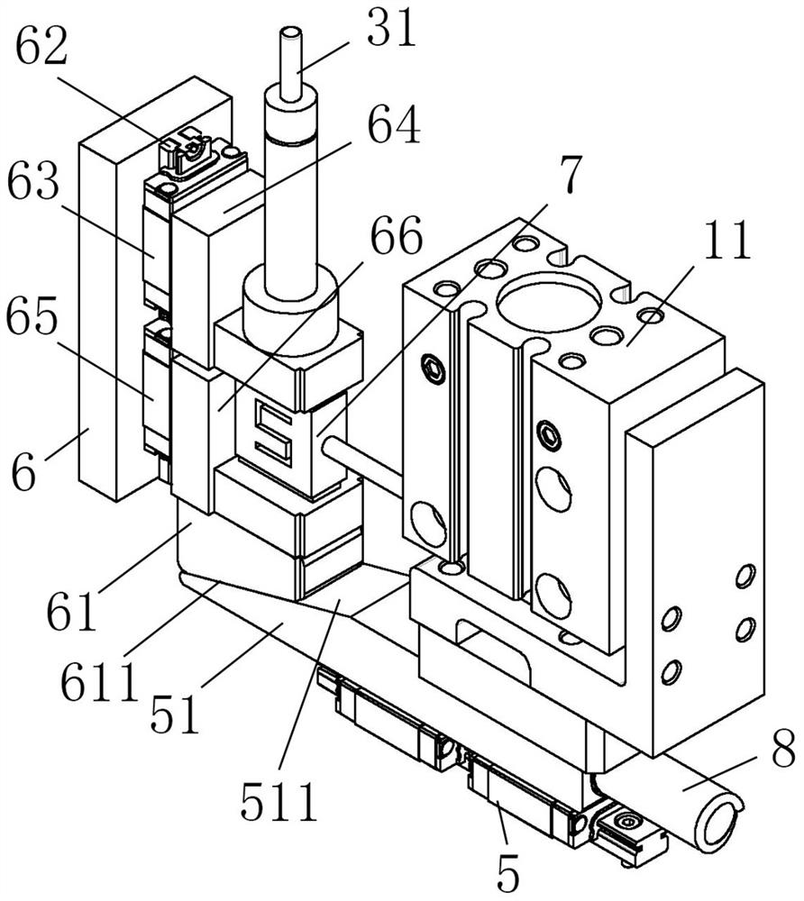 Small-displacement pre-thrust mechanism