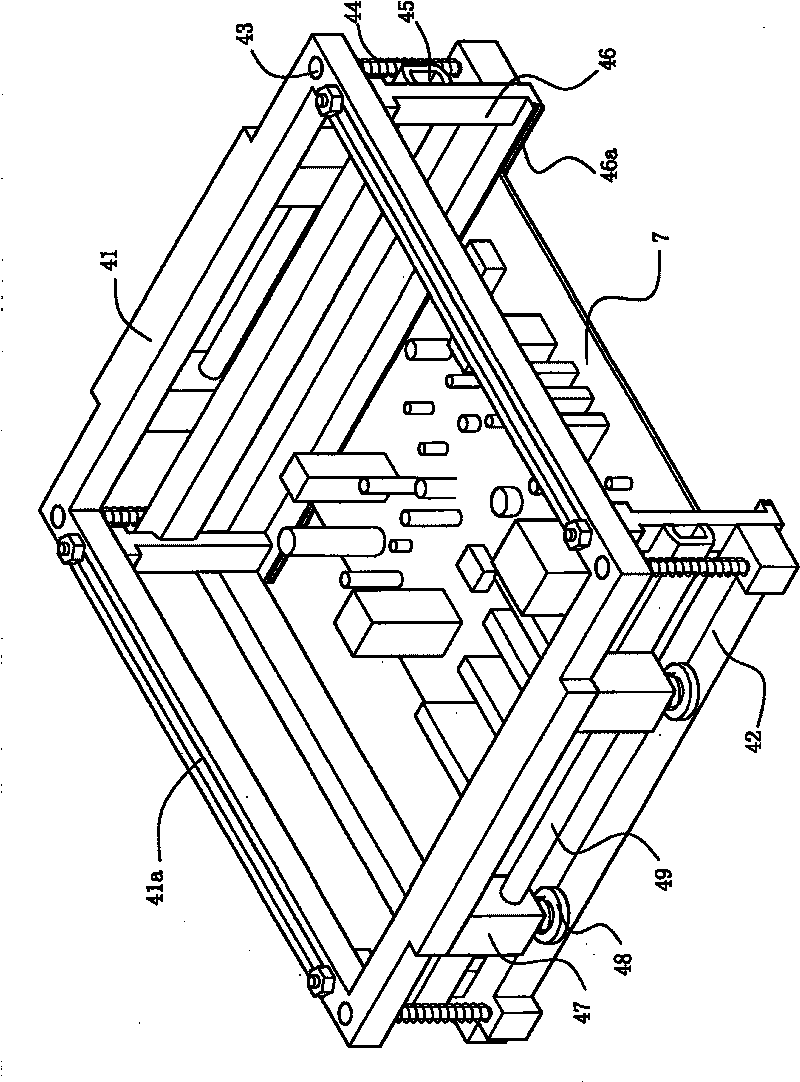 Automatic disassembling device of circuit board device