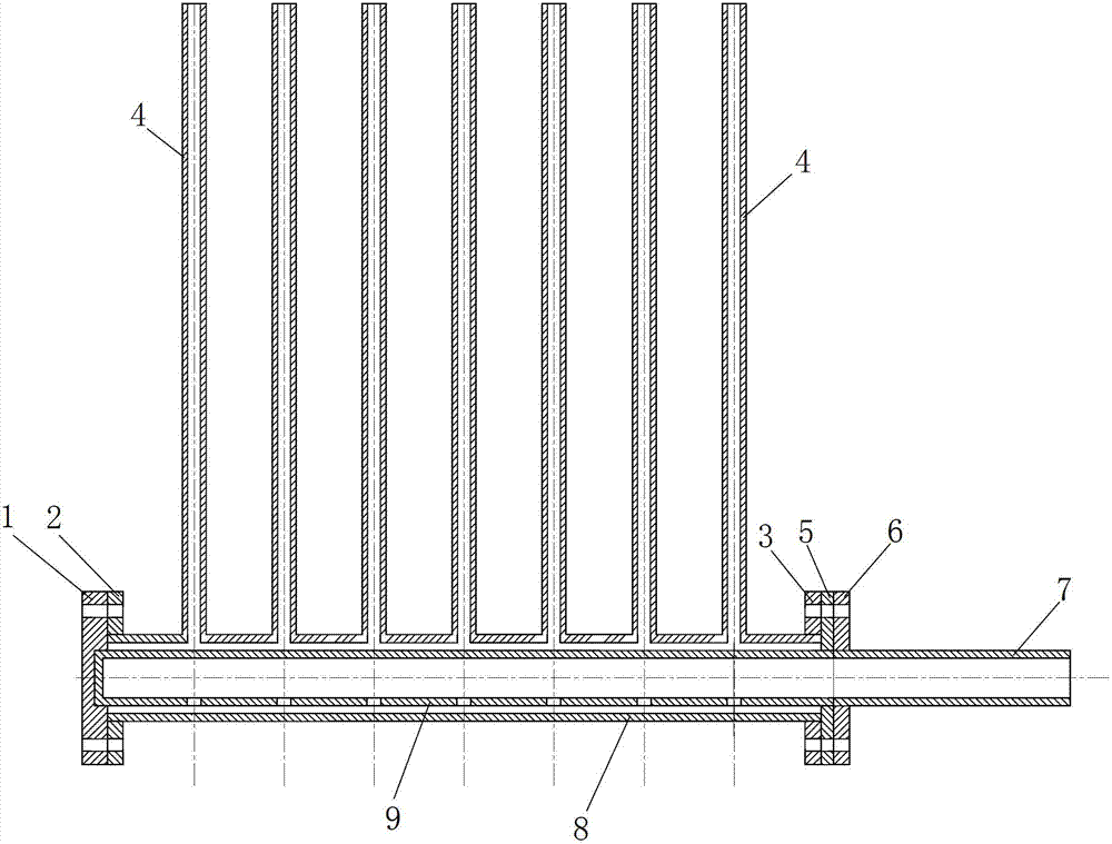 Flow regulating device for boiler superheater or reheater distributing header branch pipe