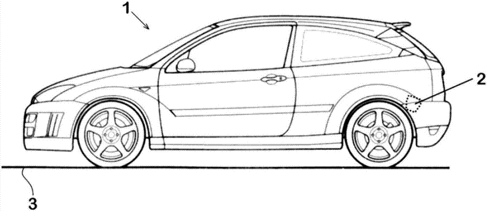 Motor vehicle having dust sensor and method for reducing dust resuspension or dust discharge of motor vehicle