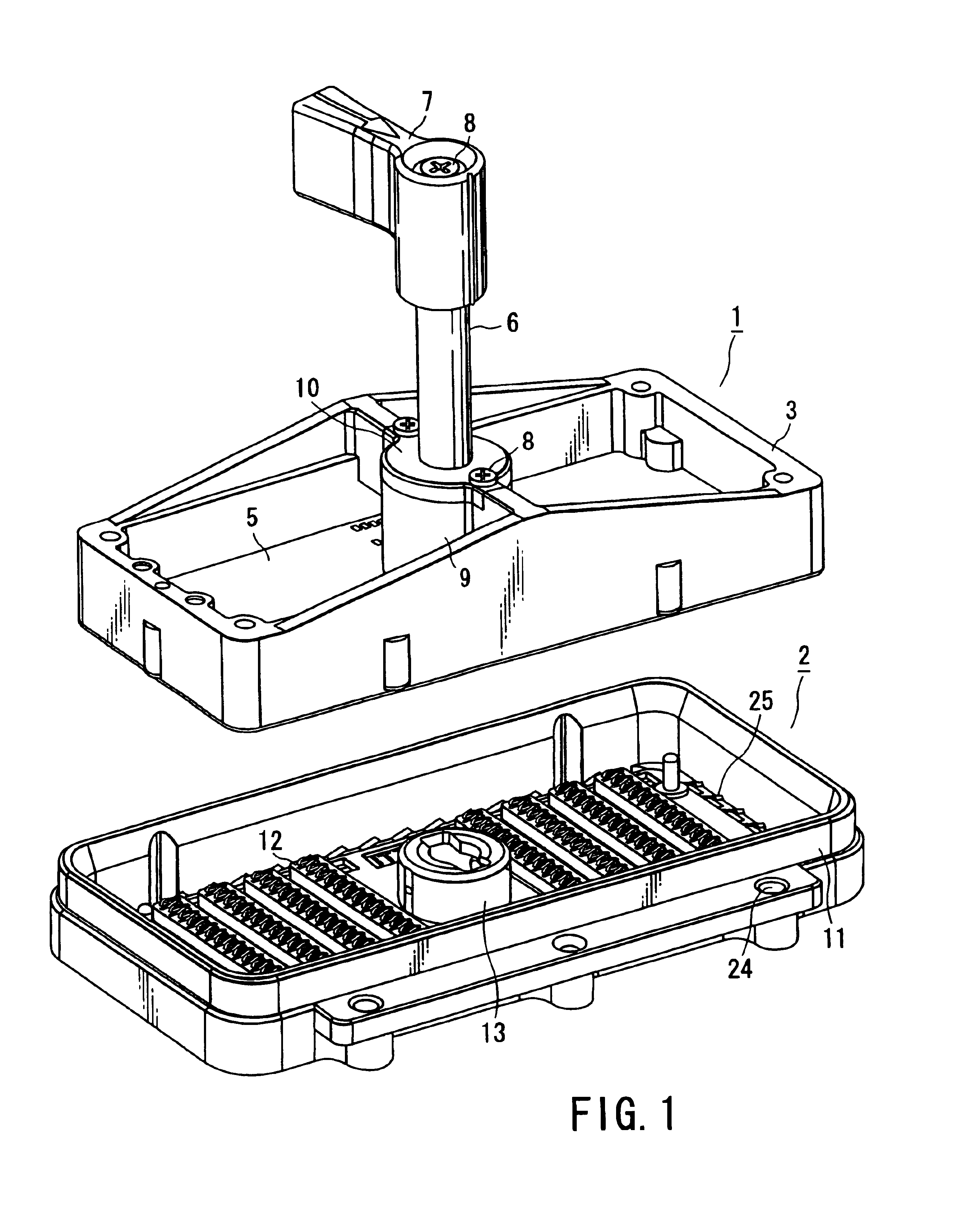 Multicore connector for connecting a plurality of contact pads of a circuit board to a plurality of contacts in a one-to-one correspondence