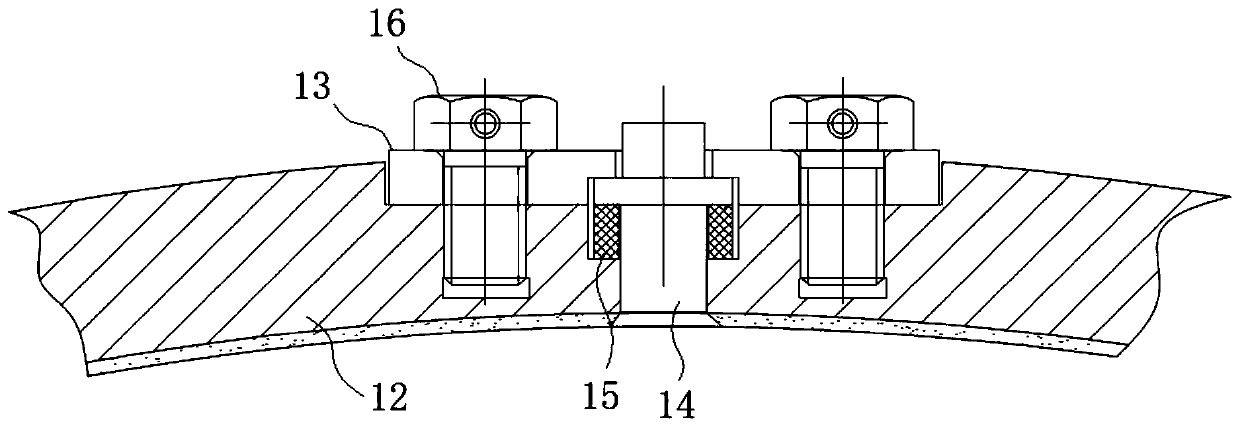 Device for measuring blade tip clearance of thin-walled case