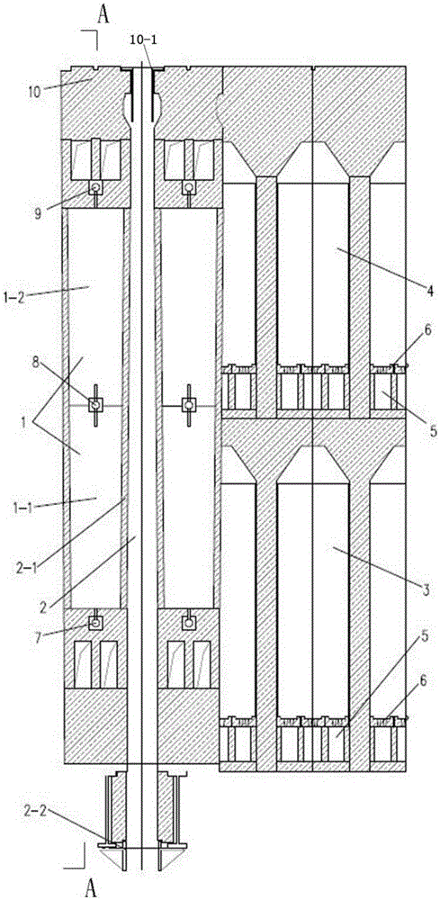 Vertical furnace with sectional heating combustion chamber and heating method of vertical furnace